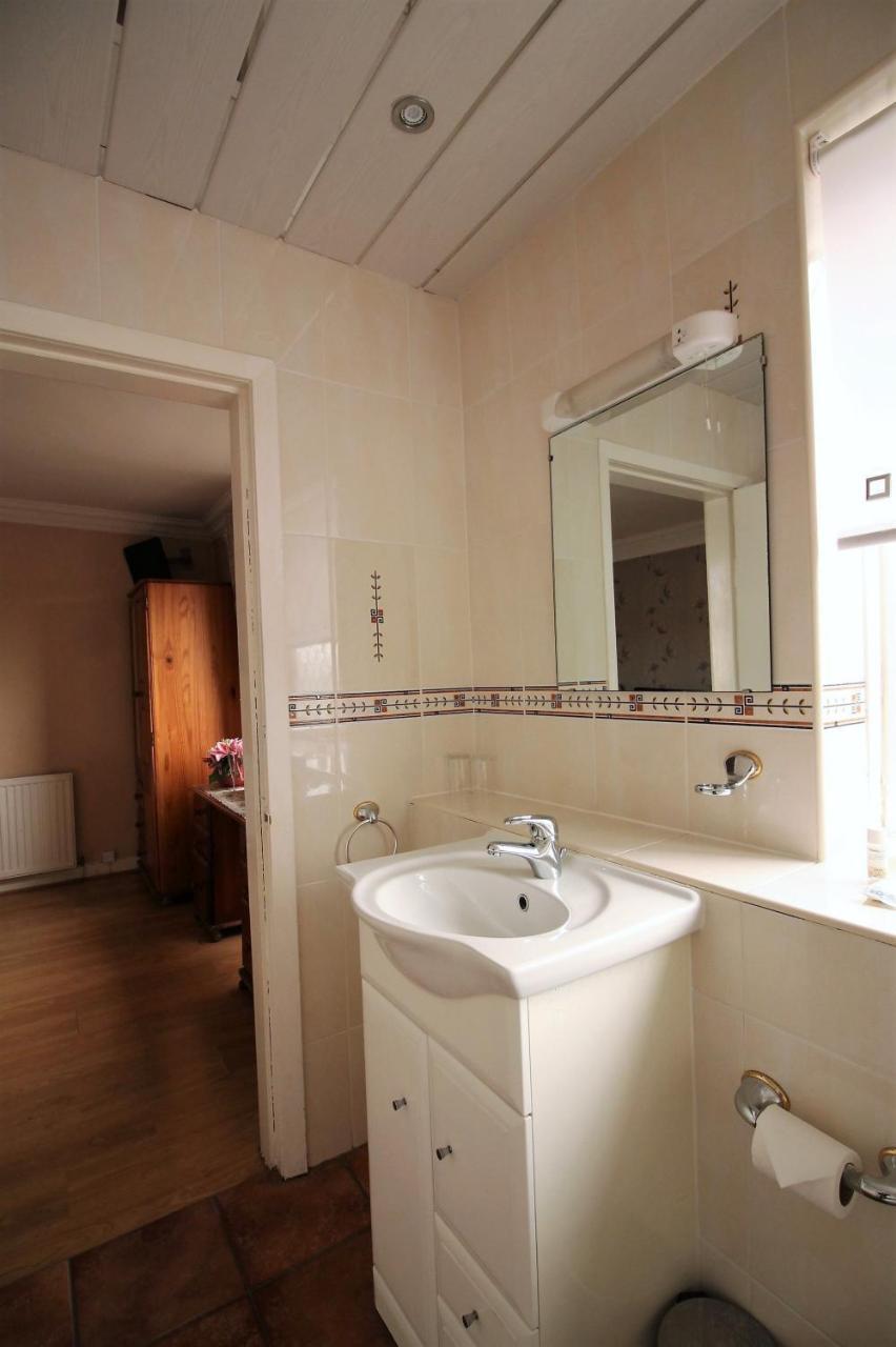 Fairway Hotel Bathgate Bagian luar foto